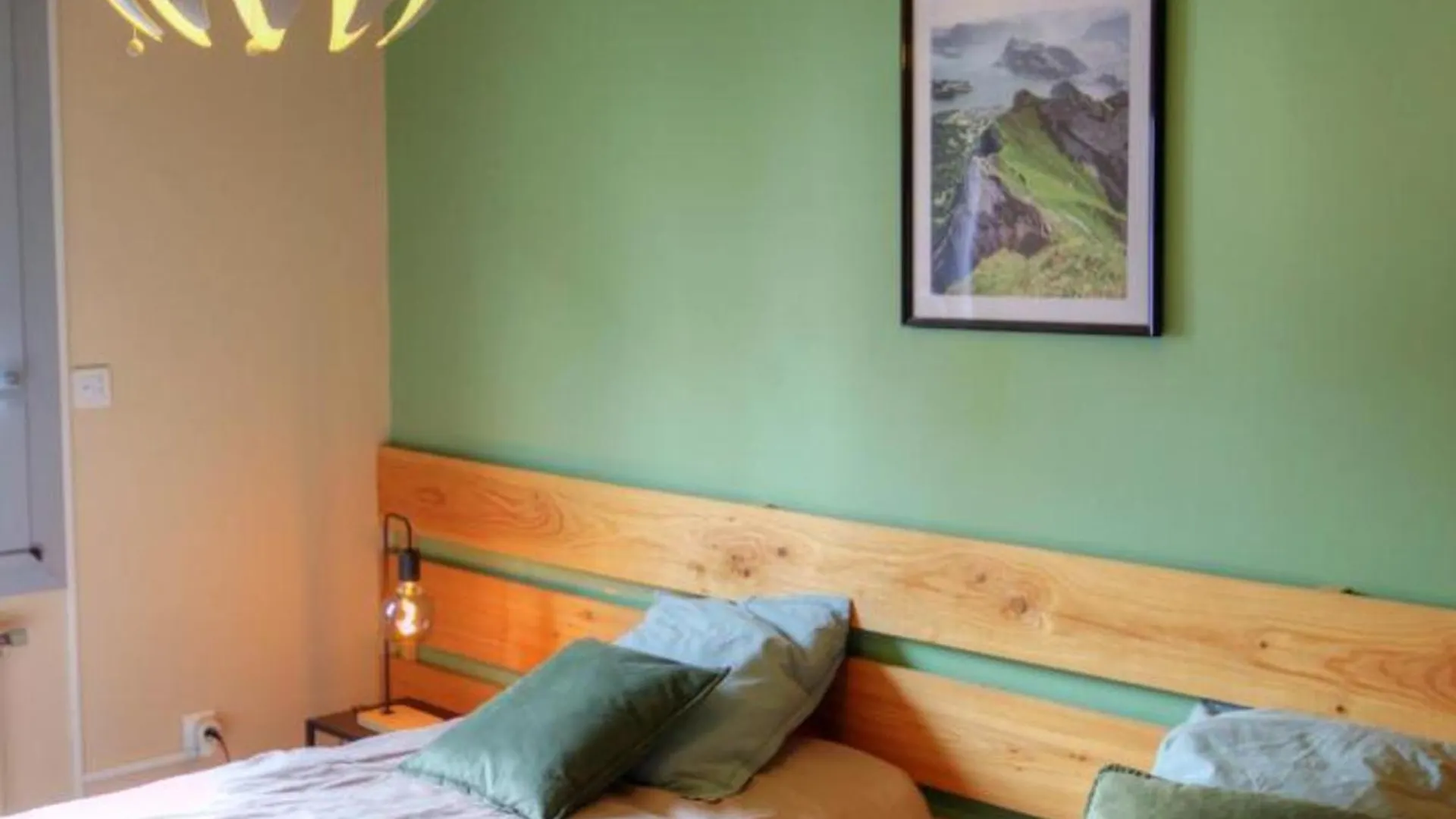Appartement Moderne Avec Balcon, Parking Prive Et Espace Bien-Etre A Saint-Chamond - Fr-1-496-269